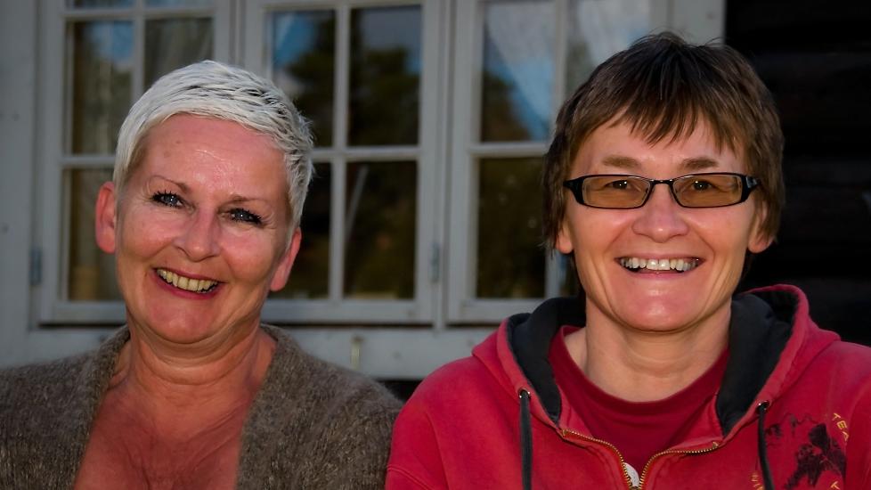 FORFRISKENDE: I et litterært landskap som minner stadig mer om et velorganisert plantefelt, representerer debuten til Ragnhild Kolden (t.v.) og Vigdis Kroken et forfriskende innslag. Foto: SAMLAGET/RITA BIRKELAND FORFRISKENDE: I et litterært landskap som minner stadig mer om et velorganisert plantefelt, representerer debuten til Ragnhild Kolden (t.v.) og Vigdis Kroken et forfriskende innslag. Foto: SAMLAGET/RITA BIRKELAND