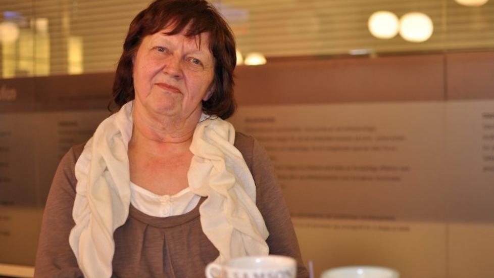 FOR GAMMEL: 4. juni fyller Mary Johansen 70 �r, men hun vil enn� ikke bli pensjonist. Johansen, som har jobbet i Pensjonistforbundet i 18 �r s�kte om � f� fortsette i halv stilling fram til landsm�te 2011. Forbundet mener Johansen er for gammel. Foto: EVA LER NILSEN/HK-NYTT