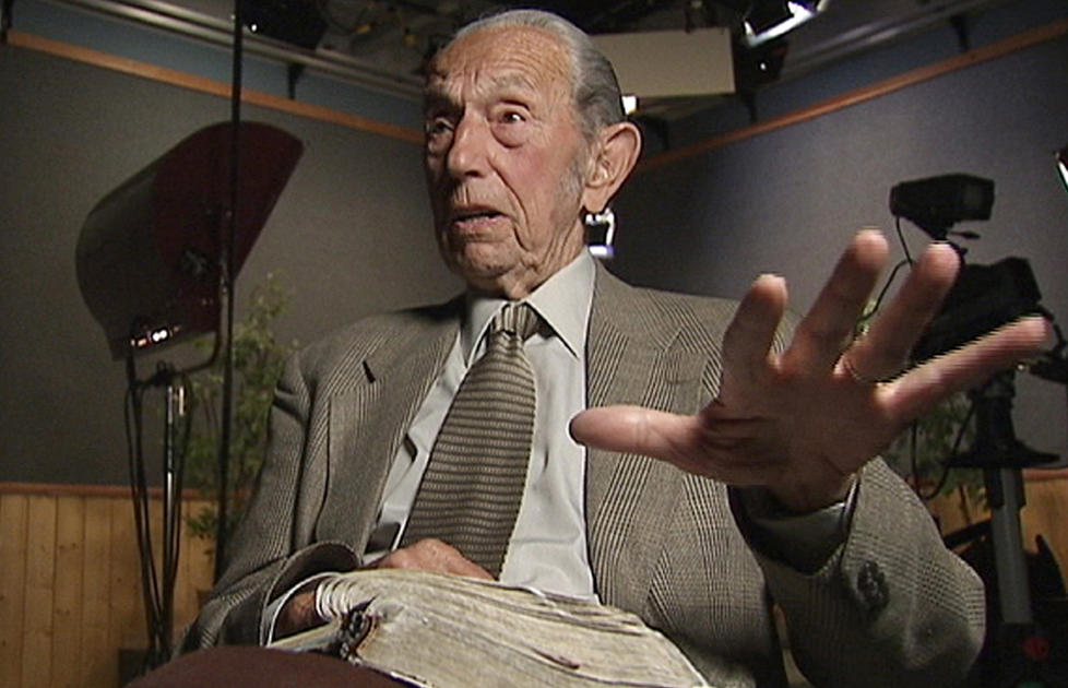 DOMMEDAG: Den kristne radioverten Harold Camping mener han har regnet seg fram til at verden vil g� under i morgen, 21. mais 2011. Det vil si. De som virkelig tror p� den kristne gud vil bli f�rt til himmelen, mens alle andre vil leve et helvete med jordskjelv og andre ulykker fram til 21. oktober i �r n�r alt vil ta slutt. Foto:  REUTERS/SCANPIX