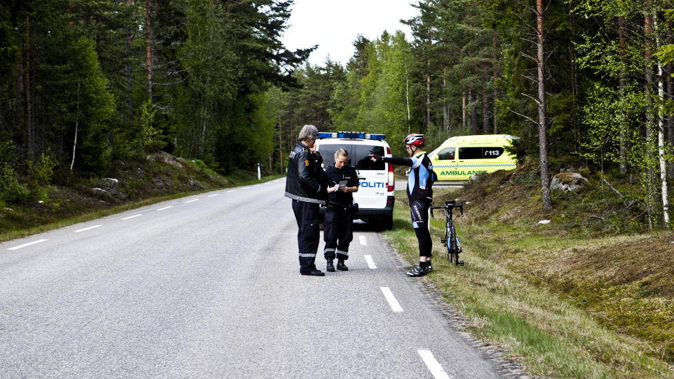 P�KJ�RT P� SYKKEL: Kenneth Gundersen Bj�rneseth (40) ble truffet av en bil p� fylkesvei 205 mellom Hok�sen og Lunders�ter i g�r ettermiddag. Foto: Alexander Klanderud