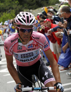 Pipekonsert mot Contador etter lek med hjemmeyndling