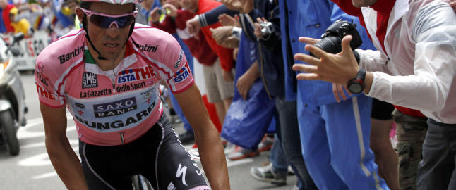 Pipekonsert mot Contador etter lek med hjemmeyndling