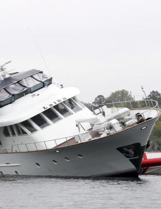 Slik gikk det da yachten kjørte på feil side av merket