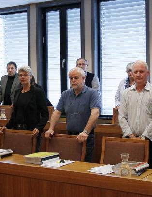 Alvdal-juryen i gang med å besvare 92 spørsmål