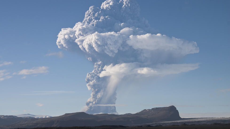  FULL FART MOT NORDSJ�EN:  Askene fra Grimsvatn-vulkanen bl�ser n� sterkt mot nordlige Storbritannia og Nordsj�en. FOTO: INGOLFUR BRUUN, REUTERS/SCANPIX.