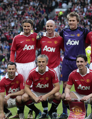 Gamlegjengen tok p� United-drakt igjen for � hylle Neville