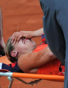 Lisicki b�ret gr�tende av banen