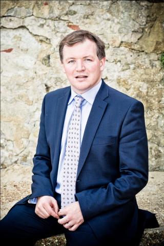 SAMLER ST�TTE: Damian Collins har st�tte hos kollegaer i Tyskland, Israel, EU-parlamentet og Norge. Foto: De konservative