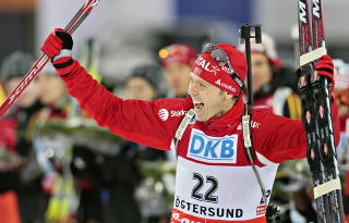 EKSPERT: Tidligere landslagsl�per Hallvard Hanevold h�per Ole Einar Bj�rndalen tar sitt 25. mesterskapsgull torsdag. Foto: ARNT E. FOLVIK.