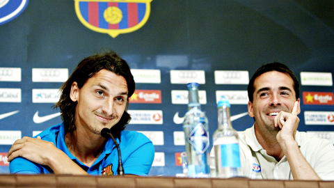 M�TTE BARCA: Tidligere Barcelona-spiller Zlatan Ibrahimovic i forkant av vennskapskampen mellom V�lerenga og Barcelona. Her med VIF-manager Martin Andresen (t.h.). Foto: Torbj�rn Gr�nning / Dagbladet