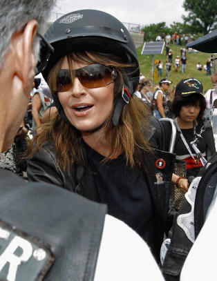 Her starter MC-Palin sin mystiske turné
