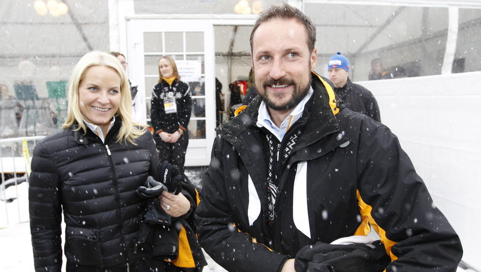 LYNET SLO NED: Lynet slo ned i flyet som fraktet kronprins Haakon fra Amsterdam til Oslo tidligere i dag. Foto: Lise �serud / Scanpix