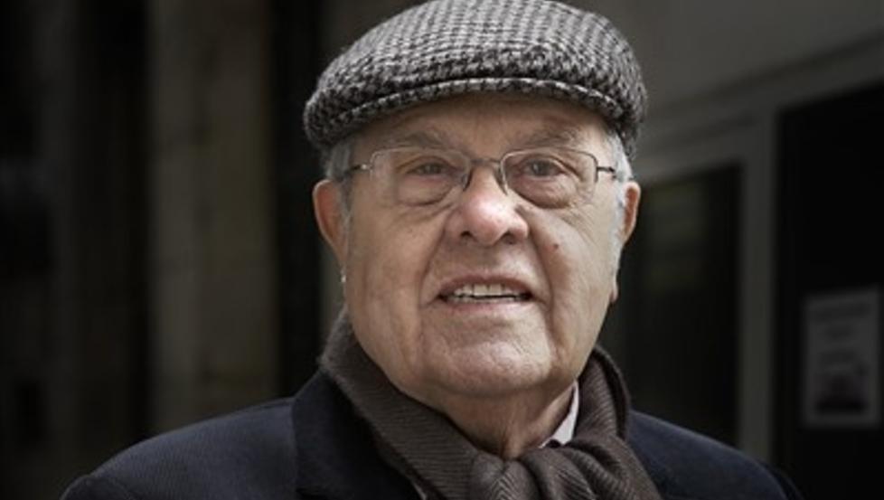 SEINT, MEN GODT: Den spanske advokaten Chufo Llor�ns knalldebuterte da han ble pensjonist. Foto: BAZAR FORLAG