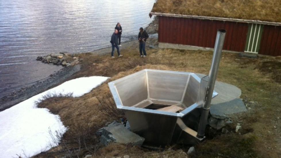 FUNNSTED: Den d�de mannen (55) og kvinnen (41) ble funnet i denne badestamen s�ndag. Foto: Tor Aage Hansen