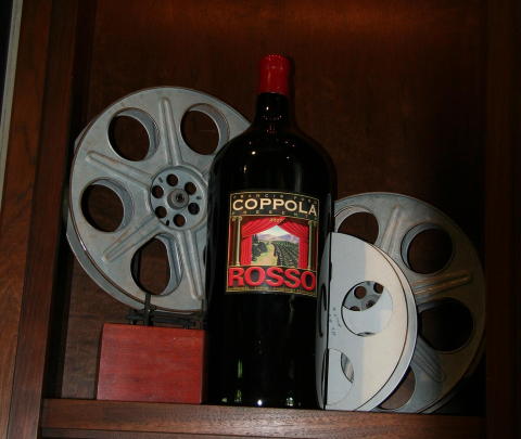 FILM OG VIN: Film og vin er en bra kombinasjon.