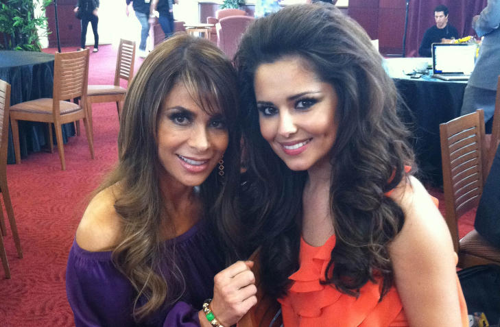 IKKE LENGER KOLLEGAER: Skal vi tro ryktene var det til tross for de smilende ansiktene spent stemning mellom Paula Abdul (t.v.) og Cheryl Cole (t.h.) siden f�rste innspillingsdag. Foto: STELLA PICTURES