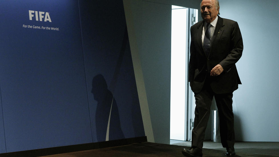 I TR�BBEL: FIFA er i sin kanskje verste krise noensinne. - Vi er i et spill med mye gambling, ikke bare p� banen, sier Sepp Blatter til Dagbladet. Foto: REUTERS/Arnd Wiegmann/Scanpix