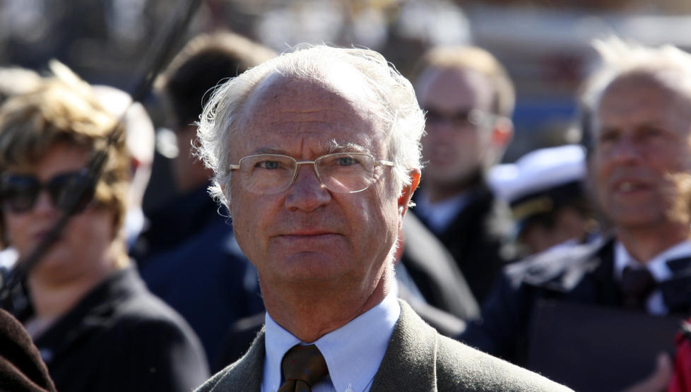 BRYTER TAUSHETEN: Den svenskekongen Carl Gustaf bryter tausheten rundt skandalene som har rammet det svenske kongehuset ved � avkrefte alle p�standene. Foto: Lise �serud / Scanpix