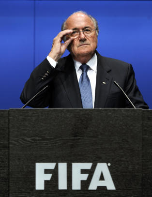Derfor kneler Norge for Sepp Blatter