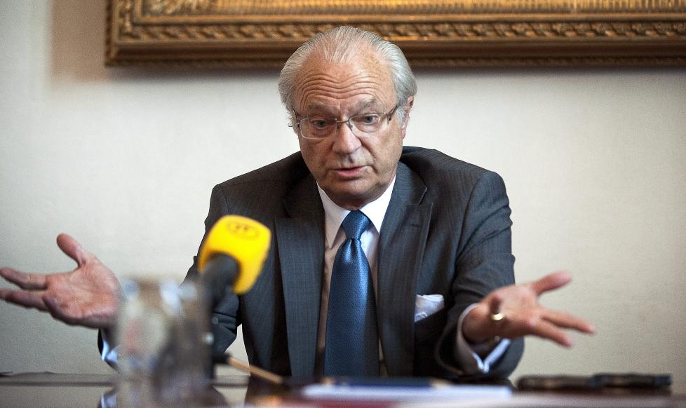 NEKTER FOR ALT: Kong Carl Gustaf under mandagens TT-intervju p� Stockholms slott. Kongen ble intervjuet p� bakgrunn av den siste tidens turbulens. Foto: ANDERS WIKLUND / SCANPIX