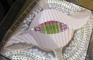FANCY: Det er kvelende varmt i Qatar om sommeren. Oljelandet fristet med b�de air condition p� stadion og sammenleggbare anlegg som kunne gis til u-land til Afrika etter VM da de kritiske sp�rsm�lene begynte � komme. Foto: AP/Osama Faisal/Scanpix