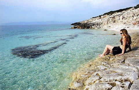 KROATIA: Krystallklart vann p� den kroatiske kysten. Foto: GEIR B�LSTAD