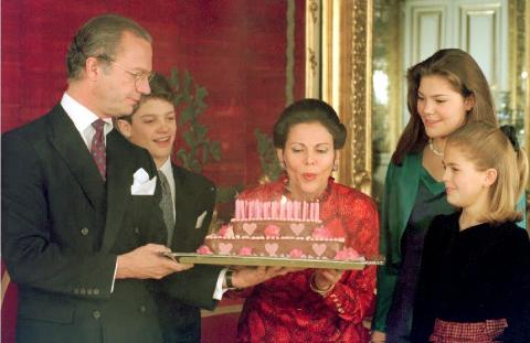 50 �R: Silvia feiret med familien i 1993. Foto: SCAN-FOTO/PRESSENS BILD/Jan Collsi