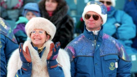 FIKK KJEFT FOR OL: Silvia og Carl Gustaf dro til OL p� Lillehammer, men kongen fikk kritikk for � ha �delagt Sveriges muligheter til � f� OL-arrangementet etter at han forsov seg. 
Foto: Pall Hansen Scan-Foto / Scanpix