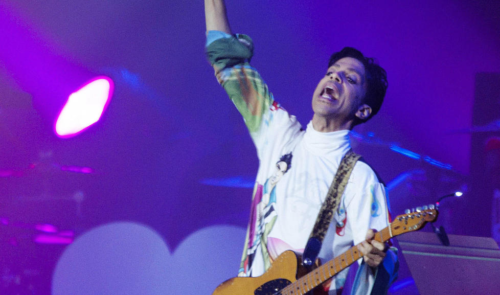 POPUL�R: Interessen for Prince sin Oslo-konsert har v�rt enorm. Her fra Roskilde-festivalen i 2010. Foto: AP/Scanpix