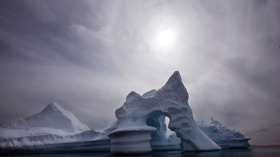 KJ�LIG: Onsdag var en merkedag for Meteorologisk institutt. For f�rste gang ble det sendt ut v�rvarsel via satellitt for alt �pent hav i nord, i teorien helt til Nordpolen. Foto: AP Photo/John McConnico/SCANPIX