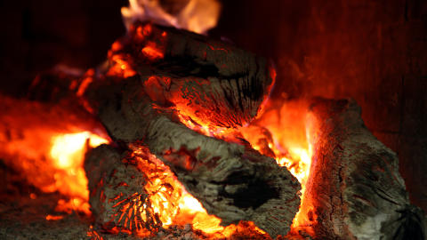 Grillglede 3: Et stykke oksekam f�r hard medfart over grillen.
