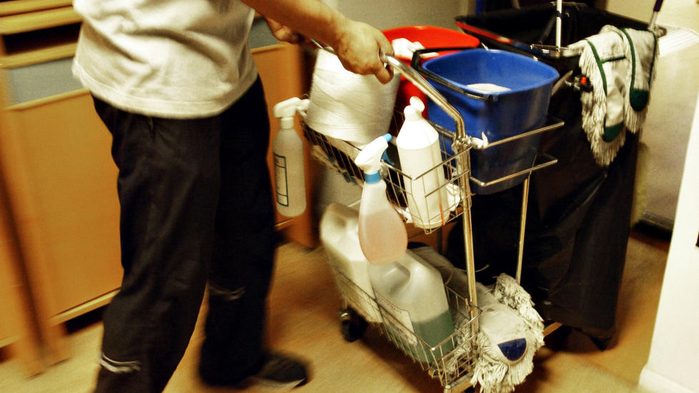 UL�NNSOMT: Mange ukvalifiserte jobber er s� lavtl�nte at det l�nner seg � heller motta sosialhjelp, skriver et av medlemmene i Brochmann-utvalget. Foto: Truls Brekke
