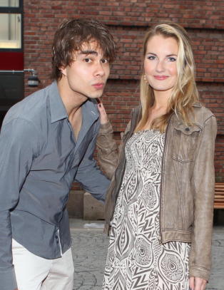 Alexander Rybak viste fram kj�resten