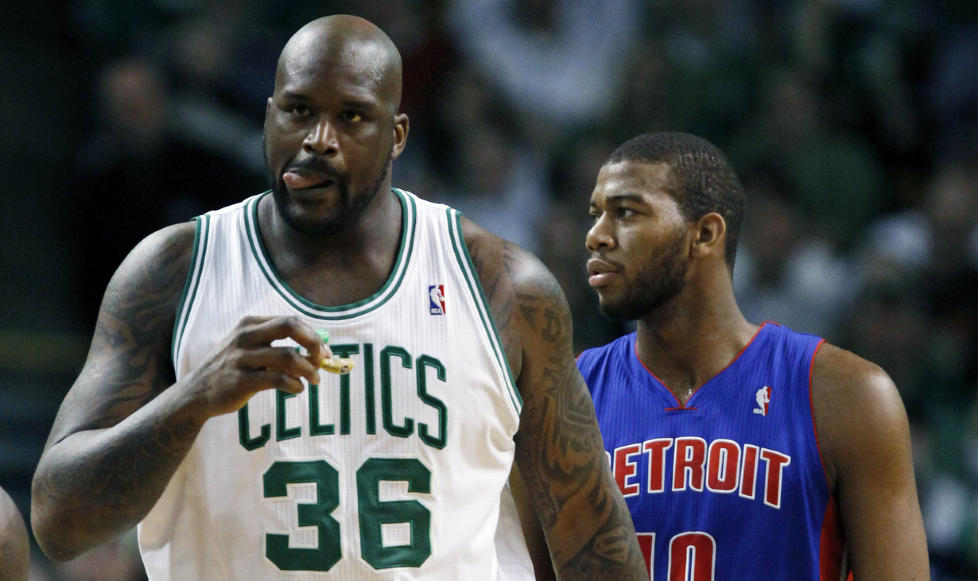 LEGGER OPP: Boston Celtics Shaquille O'Neal (til venstre) kan se tilbake p� en fantastisk NBA-karriere. N� velger han � legge opp. Foto: AP Photo/Michael Dwyer