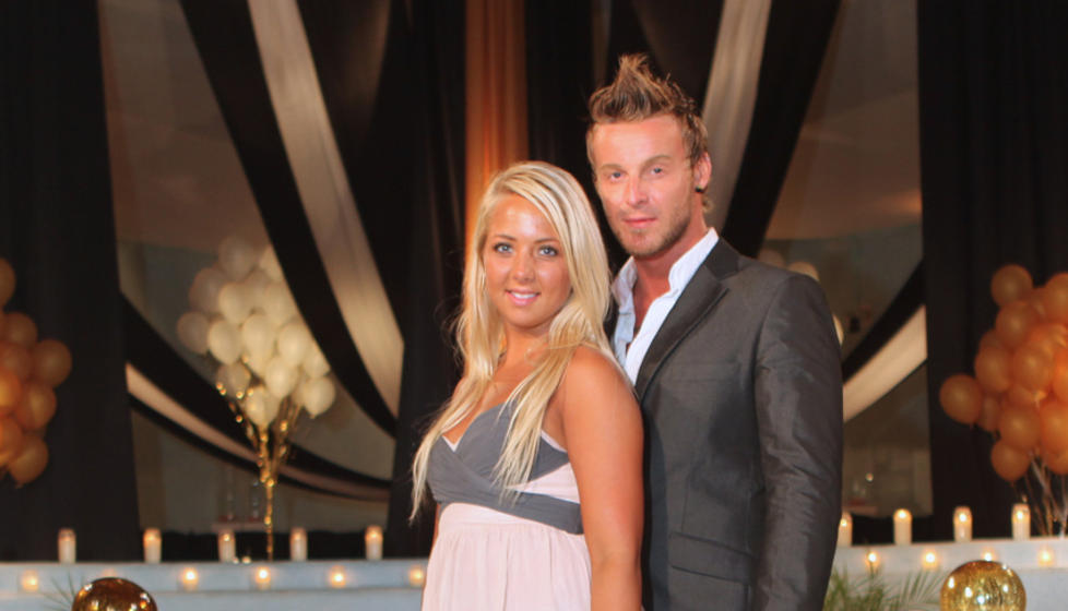 �RETS VINNERE: Juryen, best�ende av tidligere deltakere, stemte fram Madelen Voreland Ber�s og Niklas Vindel som verdige vinnere av �rets �Paradise Hotel�. Foto: Martin Jakobsen/TV3