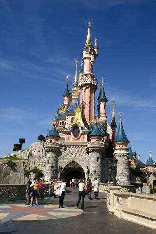 EURODISNEY: Torneroseslottet i Disneyland utenfor Paris. Foto: JEAN-PIERRE MULLER/AFP-PHOTO