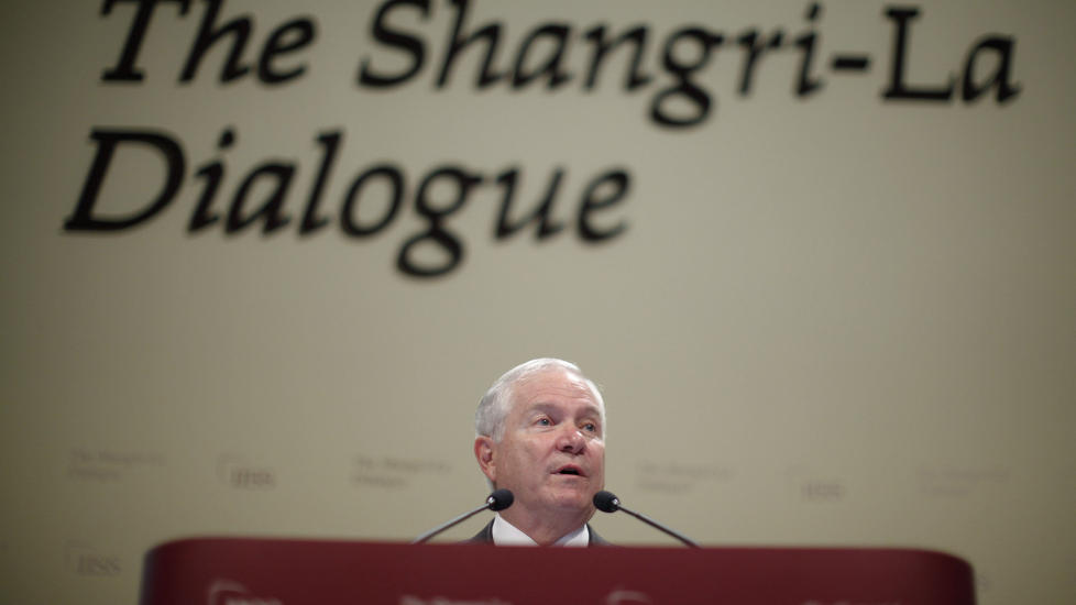 OPTIMIST: USAs forsvarsminister Robert Gates tror fredssamtaler med Taliban kan bli mulig. Foto: AFP/POOL