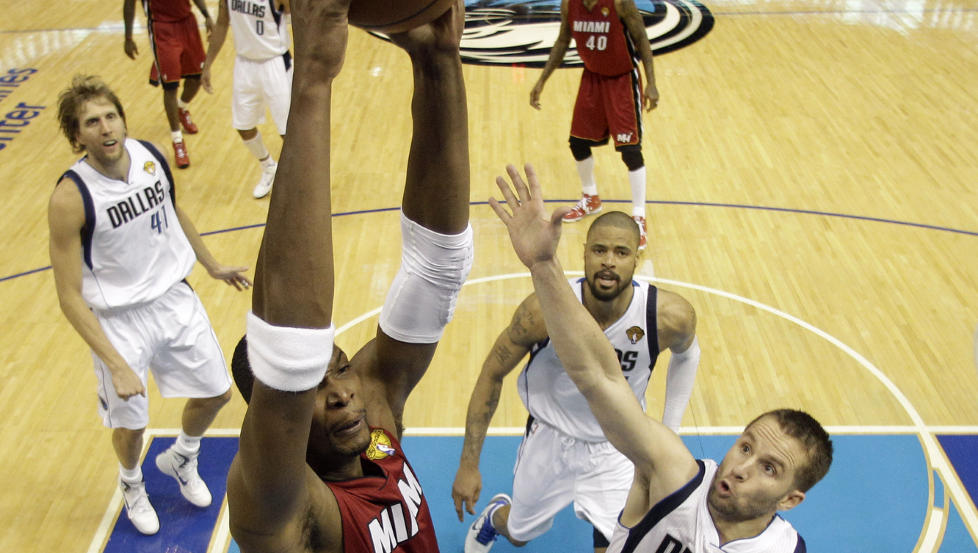 AVGJORDE: Chris Bosh scoret de avgj�rende poengene et dr�yt halvminutt f�r full tid og sikret 88-86-seier for Heat p� bortebane.Foto: SCANPIX/AFP/POOL/David J. PHILLIPS