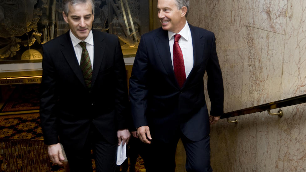M�TES TIRSDAG: Utenriksminister Jonas Gahr St�re (tv) og midt�stenutsending Tony Blair m�ttes ogs� i Oslo i 2009. Foto: Heiko Junge / SCANPIX