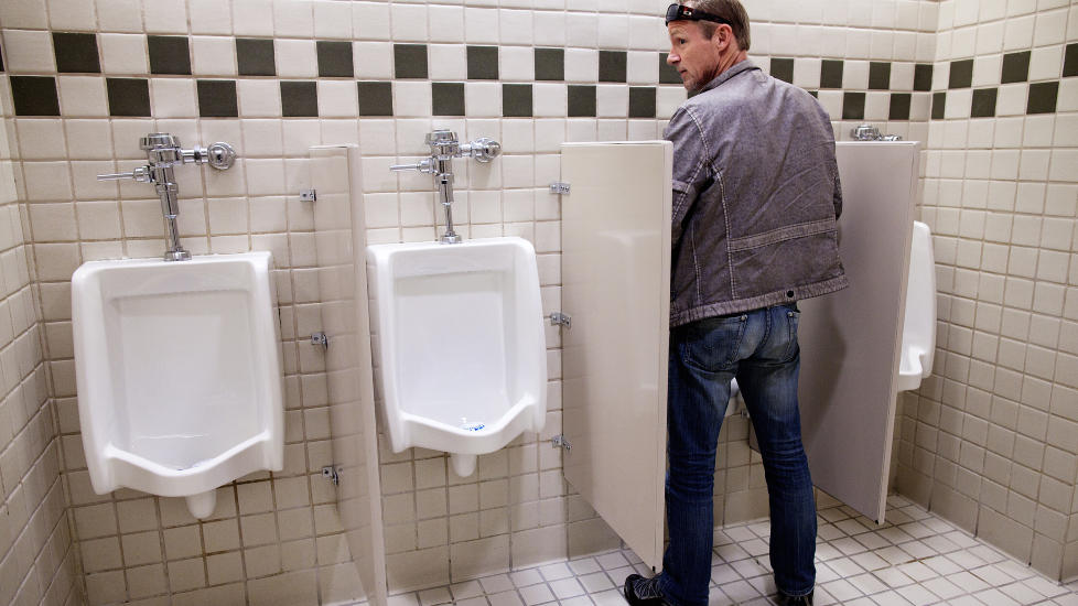 MED NY INNERTIER: Jo Nesb� er tilbake. Ikke siden Petter Northug sto p� startstreken under vinterens ski-VM i Holmenkollen har en nordmann opplevd tilsvarende forventningspress. Northug taklet presset. Det gj�r sannelig Nesb� ogs�, skriver Dagbladets anmelder. Foto: Lars Myhren Holand