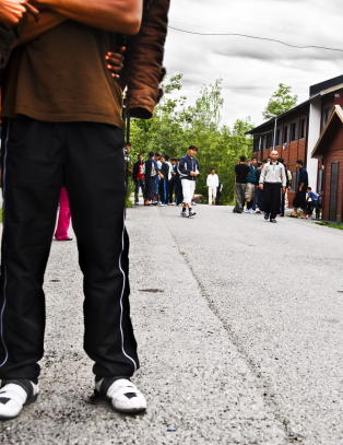 Ap-topp foresl�r � nekte asylbarn lommepenger