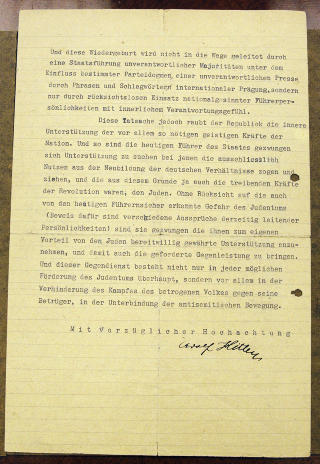 SKREKK-DOKUMENT: Her er en del av det fire sider lange brevet fra Adolf Hitler som Simon Wiesenthal-senteret n� har sikret seg for 150.000 dollar. Foto: AP/Mary Altaffer