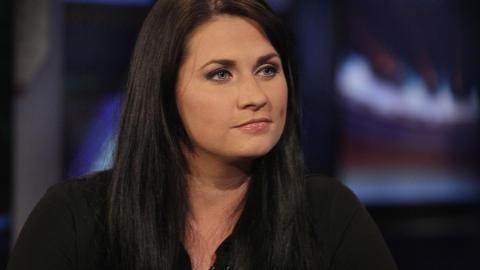 ST�R FRAM:Meagan Broussard (26) er en av flere kvinner som n� opps�ker rampelyset for � trekke Weiner ytterligere ned i s�la, etter at han tirsdag gr�tende innr�mmet � ha sendt upassende bilder til seks forskjellige kvinner. Foto: AP/Scanpix.