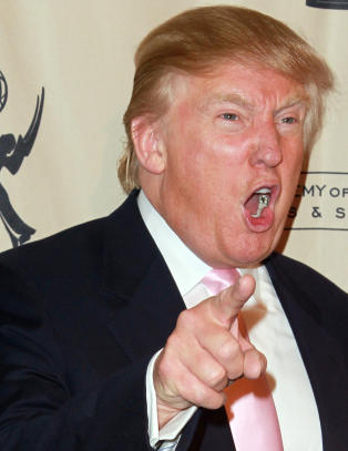 Se Donald Trump skjelle ut skandalepolitiker Anthony Weiner. 