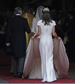 EKSTRA FYLL: En ekspert mener Pippa Middleton normalt har �en ganske flat� bakdel, men at den ble fylt ut spesielt for Kate og Williams bryllup. Foto: Martin Meissner/AP/Scanpix