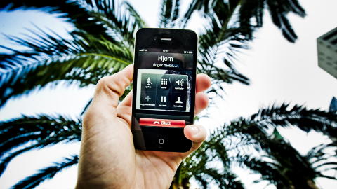 UMULIG Å BEVISE AT MOBILER ER HELT UFARLIGE: Statens strålevern anbefaler å bruke handsfri for å være på den sikre siden. Foto: Thomas Rasmus Skaug / Dagbladet UMULIG Å BEVISE AT MOBILER ER HELT UFARLIGE: Statens strålevern anbefaler å bruke handsfri for å være på den sikre siden. Foto: Thomas Rasmus Skaug / Dagbladet