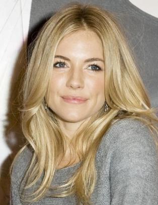 Sienna Miller får én million i erstatning