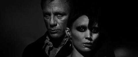 Salander viser pupp med piercing