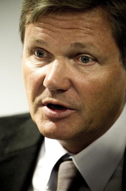 HEVET: Advokat Arild Humlen har f�tt beskjed av regjeringsadvokaten at saken er hevet og forholder seg til det. Foto : Bj�rn Langsem/DAGBLADET.