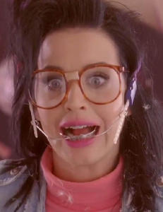 Katy Perry viser hvordan nerder stripper